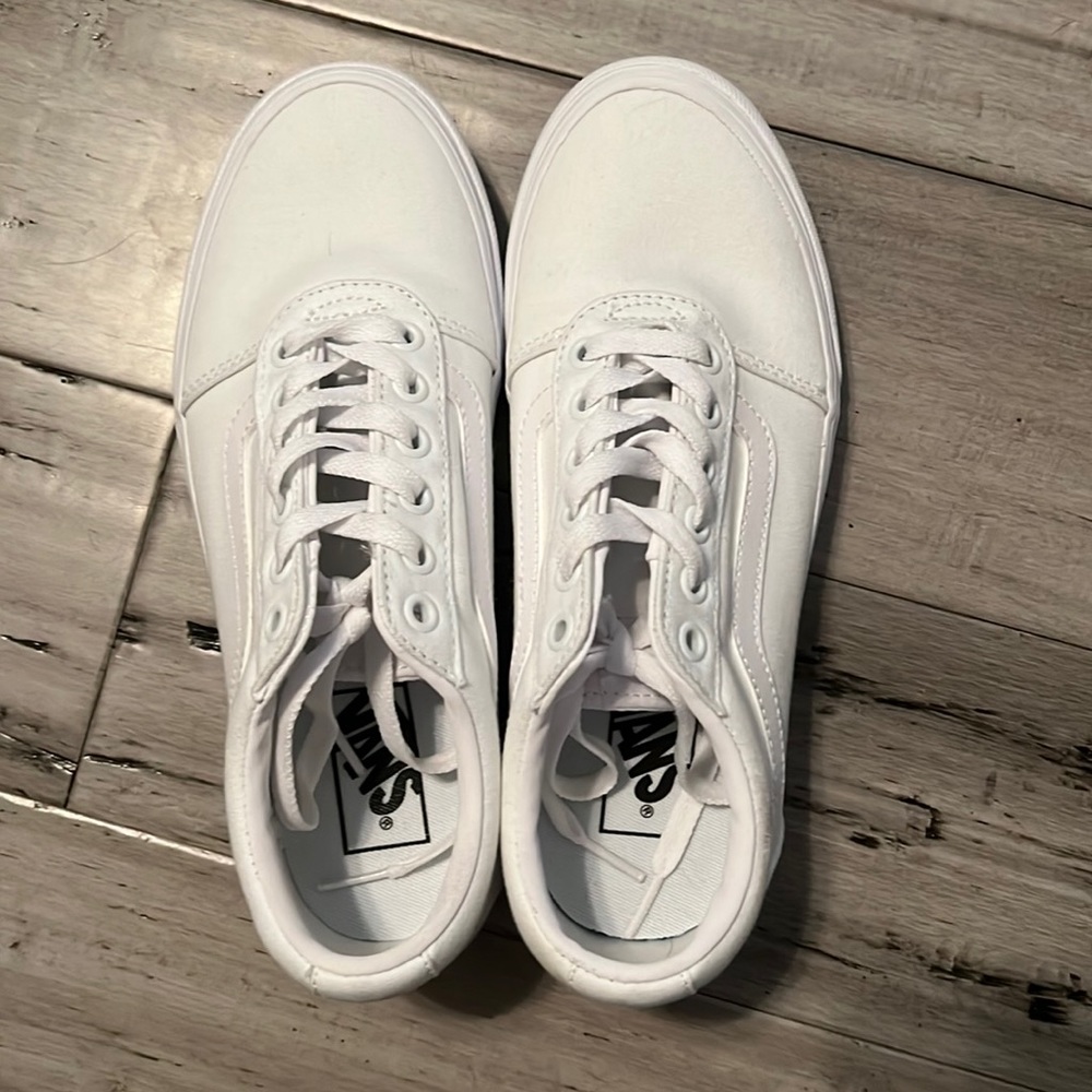 Vans triple white sneakers sz 8 new with out box